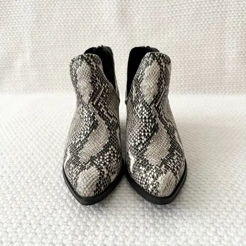 Blondo ELIZA Black White Snake Cut Out Ankle Waterproof Boots B6790-236 Size 6