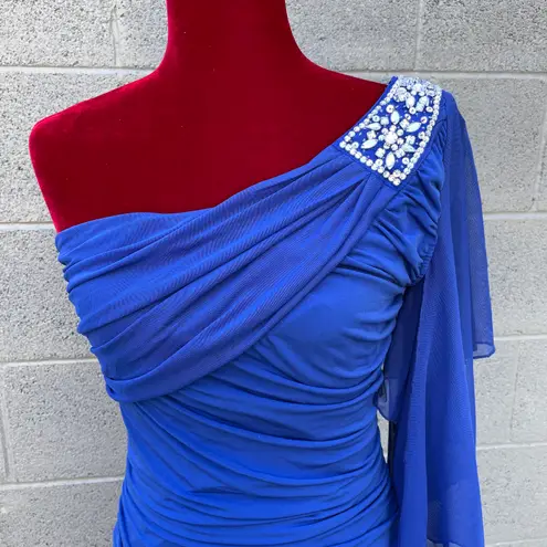 City Triangles Beautiful  Royal Blue One Flutter Sleeved Bodycon Dress Size Large