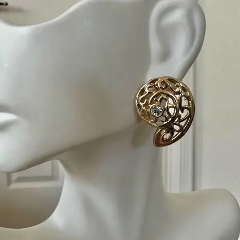 Gold tone filagree vintage snail shell rhinestone post earrings