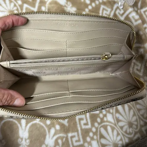 Michael Kors Rare Snake embossed Leather Moxley
Purse / Shoulder Bag with wallet