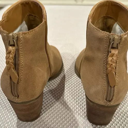 American Eagle  Outfitters Tan Genuine Suede Ankle boots size 9