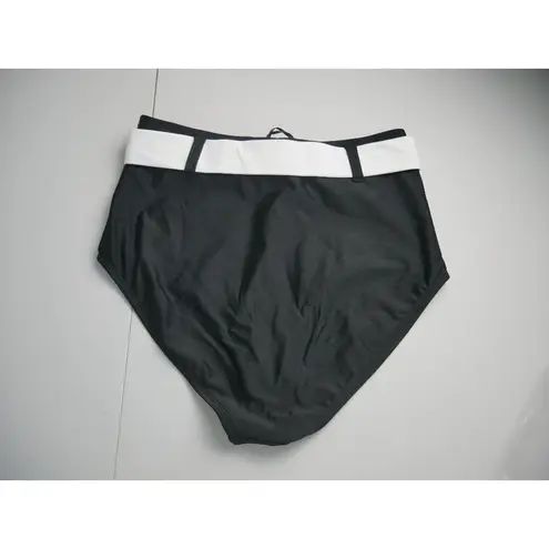 Unique Vintage  Black & White Belted Swim Bottoms M