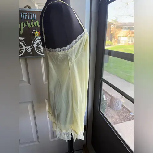 Vintage 60/70s Van Raalte yellow lace sheer nylon peignoir set, size medium