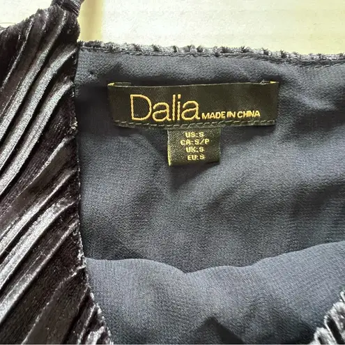 Dalia Collection Dalia Velvet swing tank top spaghetti straps dark blue size small