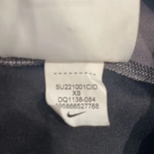 Nike  Dri-Fit High Rise Smokey 3/4 Running Leggings Size‎ XS