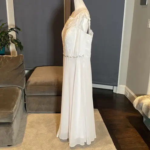 Women’s White Sleeveless Wedding Gown Zip Up with Sparkle Waist Size 3X NWOT White