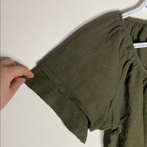 Madewell  tiered-sleeved top in moss green size S