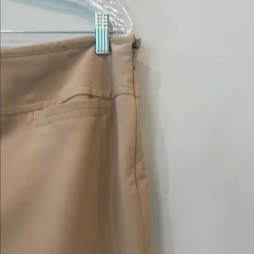 Elegant Tan Women's Suit Size 14 like new signature brand by Larry Levine