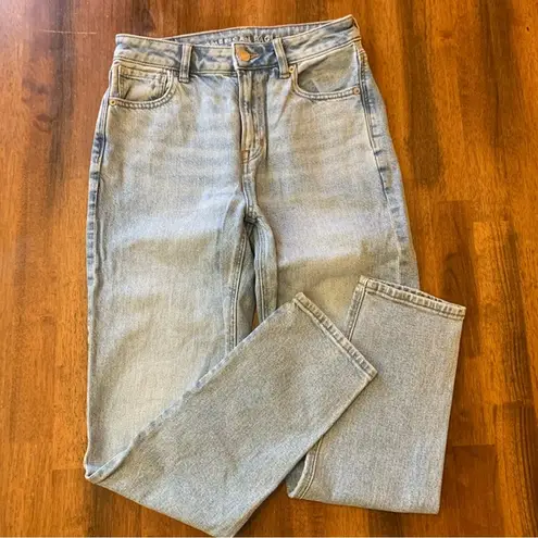 American Eagle  jeans size 2 faded denim Mom jean Strigid