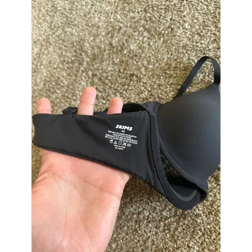 SKIMS Fits Everybody Scoop Plunge Bra Size 32B Onyx
