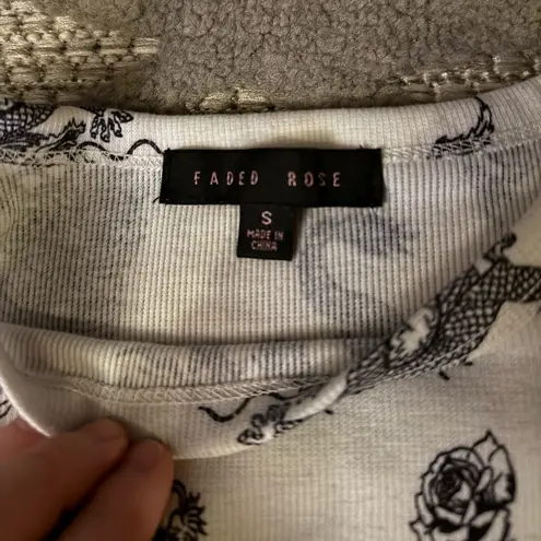 Faded Rose Women's Crew Neck Crop Top Size Small