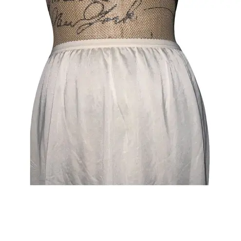 Shadowline Long 30” White/Ivory Half Slip Women Size Medium Vintage White