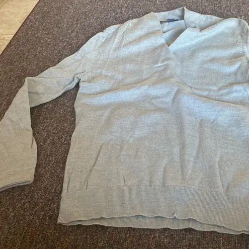 Brooks Brothers New  v neck top small