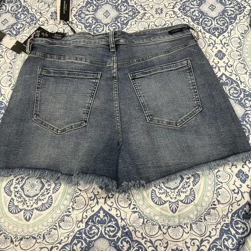 Liverpool - Christine Hi- Rise a-line fray hem shorts - Claymont