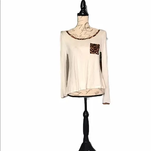 Heart & Hips Heart & Hip Medium Cheetah Blouse White