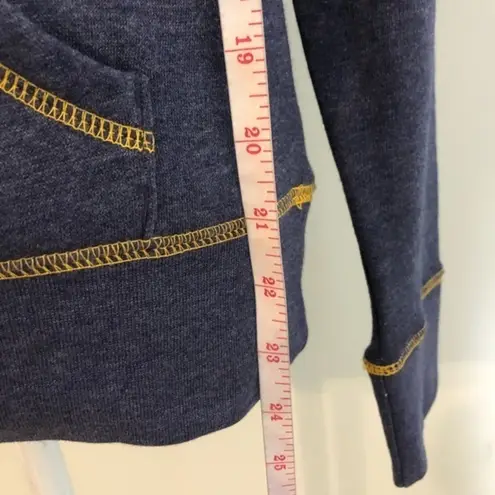 NHL NWOT Nashville Predators Sweater Top Tee New