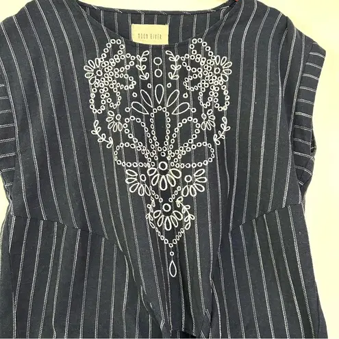 Moon River |Boxy Navy Blue Embroidered Women Top sz Medium