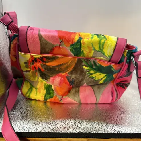 New with tags CCKAPPOS Des Moines. Beautiful Crossbody shoulder bag excellent