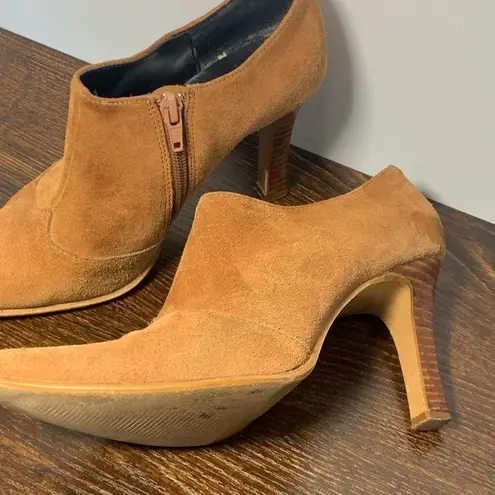 Wanted Lasso 3.5” heel black suede leather bootie size 6 Tan