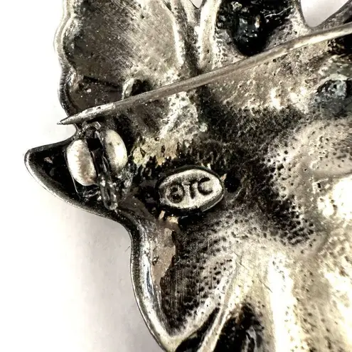 TC grandmas a blessing angel brooch