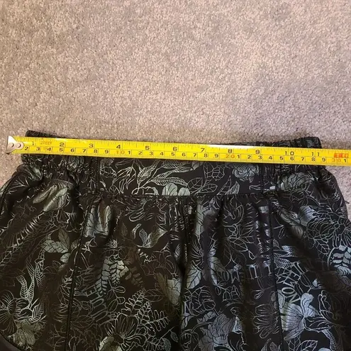 Lululemon Hotty Hot Low Rise Shorts Flourish Foil Metallic Size 4 Black