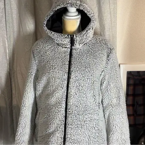 Sleek Black Puffer Jacket reversible Size XL