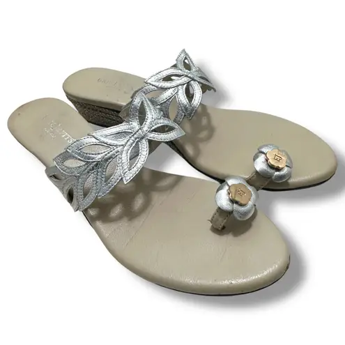 Eric Javits New York Silver Floral Toe Ring Wedge Sandals Women's 9.5 M Resort Tan