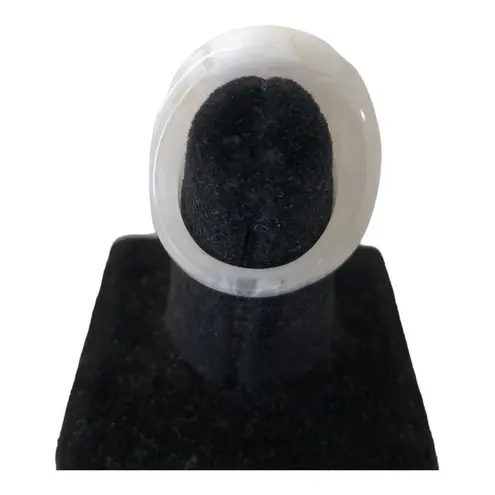 2 NIP Trendy Acrylic Fashion Big Rings In Ivory And Green Size 7