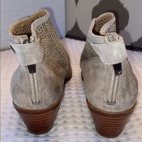 via spiga 💝HP!💝 NWOT! CHRISSY Bootie Gray Suede