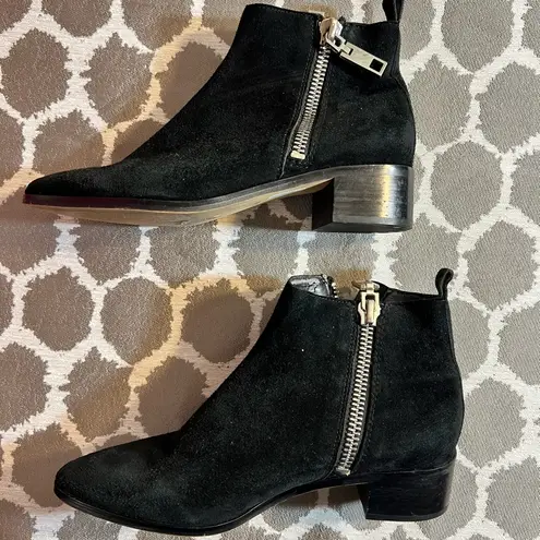 Dolce Vita Black Ankle Boots with Sleek Design Size 6.5