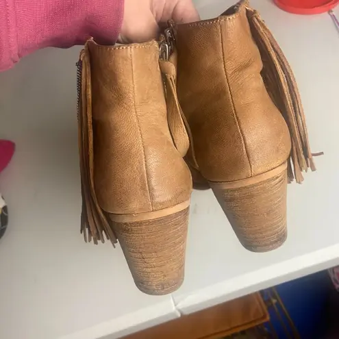 Dolce Vita Size 9.5 Juneau Ankle Boots Fringe Chain Neutral Brown Shoes Suede