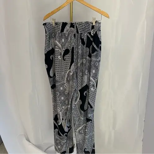Harvé Benard Style by Harve Bernard wide leg black and white paisley print pants. 2X