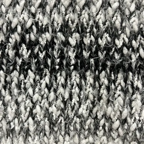 Simply Noelle Gray and White Knit Sweater Women’s Size Small Medium