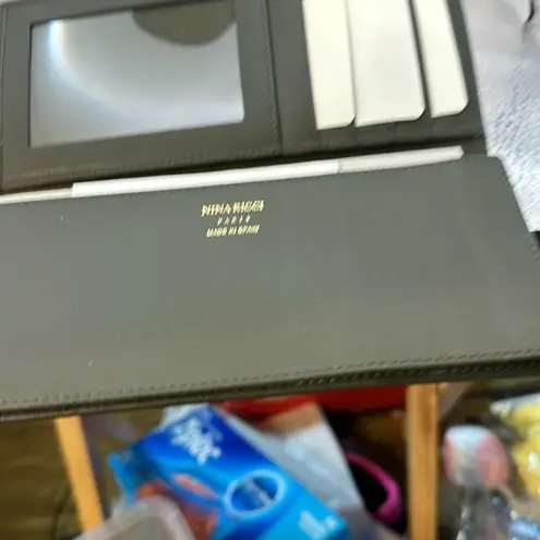 NINA RICCI Paris made in Spain. A beautiful billfold new without tags.