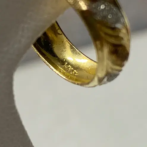 Classic 14k Yellow Gold Diamond Cut Textured Design Small Huggie Hoop Earrings