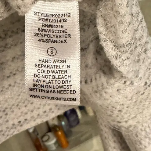 Cyrus Women's Oversized Knit Top Cream Gray Long Sleeve Casual