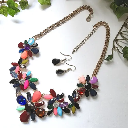 Stunning Multi Color Flower Necklace Set Gold
