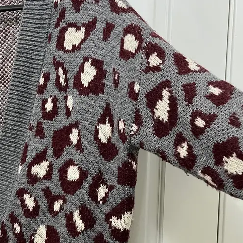 Evereve Oversized Leopard Print Cardigan in Gray and Burgundy - Size XL