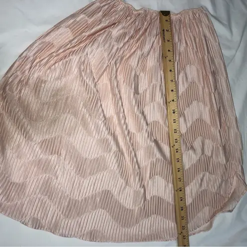 Vintage Half Slip Size M Made in USA Blush Peach Pink Crinkle Texture Size M