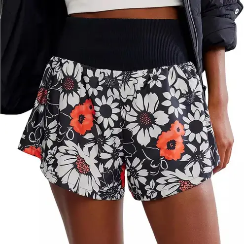 Free People Movement NWT Carpe Diem Printed HR Shorts Women’s Large Tuxedo Daisy Black
