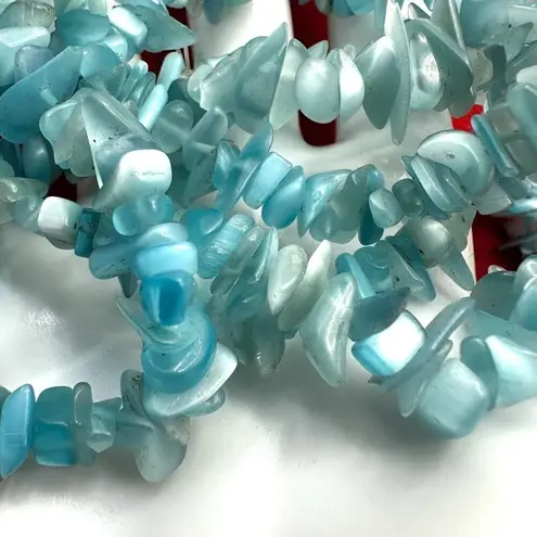 blue dyed mother of pearl chip necklace