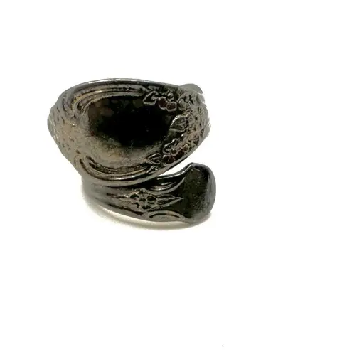 Oneida William Rogers Silver tone adjustable spoon ring