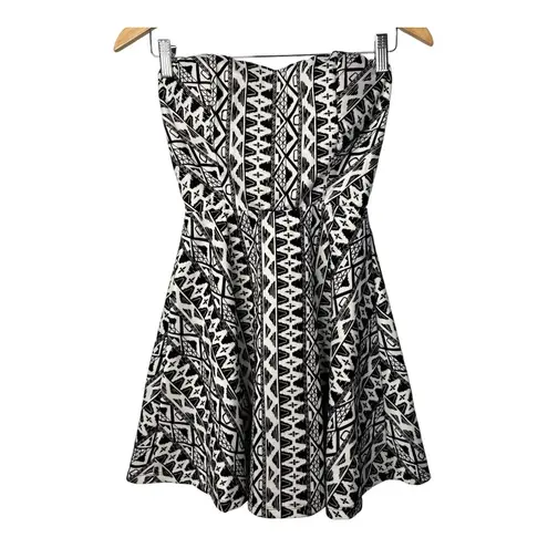 Coveted Clothing Coveted Clothing Black White Strapless Mini Dress Geometric Print Size Small