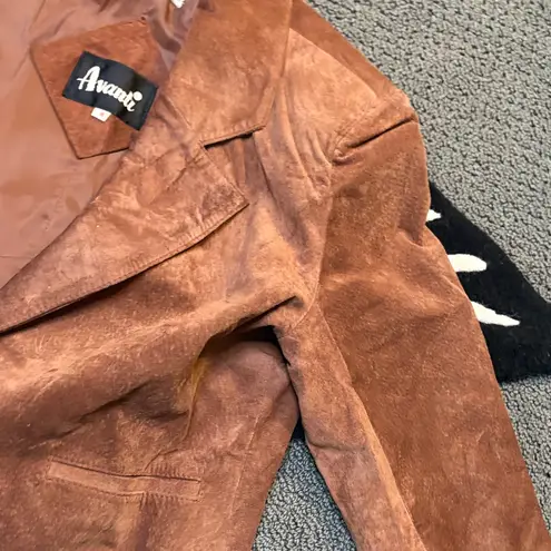 Avanti Vintage Chocolate Brown Cropped Suede Blazer