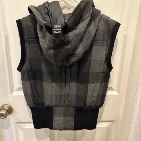 Coffeeshop Hooded Cropped Plaid Puffer Vest Juniors‎ size Large NWT Black