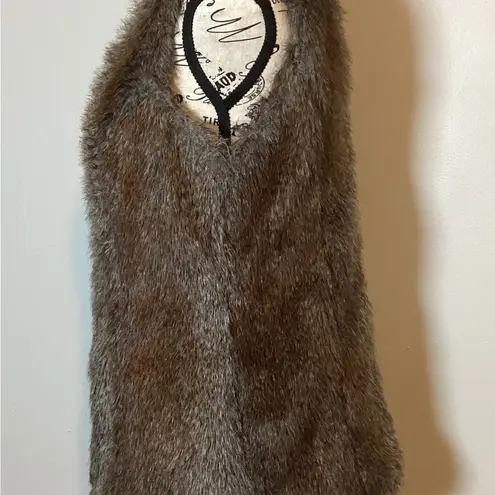 REVUE WOMEN’S GREY/BROWN FAUX FUR LINED V NECK VEST w/POCKETS SIZE MEDIUM Gray