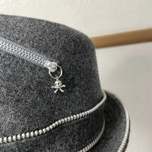 Cha Chas House of Ill Repute Fedora Hat Womens Gray Lined Zip Pocket Skull 6 3/4