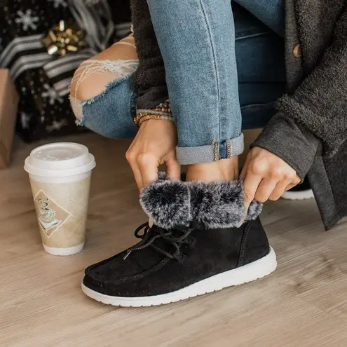 Gypsy Jazz Women’s Farren Faux Fur Booties in Black Size 10