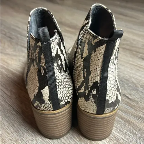 Dr. Scholl’s “Teammate” Snakeskin Print Booties Size 8.5 (run small like 7