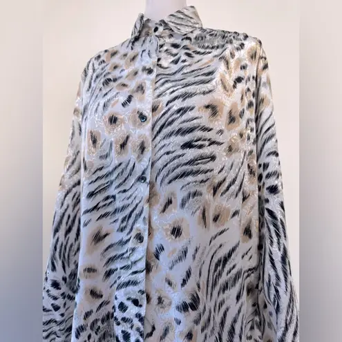 Vintage ‘80s All Hours Tiger Print Relaxed Fit Long Sleeve Button Down Blouse White Size M